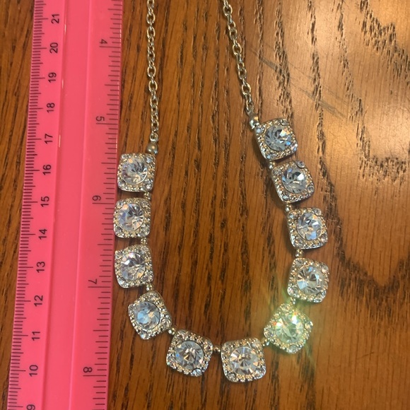 NWOT Beautiful Statement Necklace! Has 11 Rhinestones Surrounded in Gold Tone - Picture 17 of 17